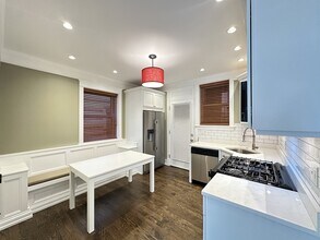 1410 W Cornelia Ave, Unit J05P in Chicago, IL - Building Photo - Building Photo