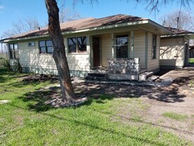 205 Hosack St in Taylor, TX - Building Photo