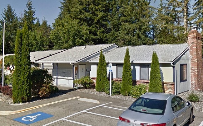 1100 N 12th St in Shelton, WA - Foto de edificio - Building Photo