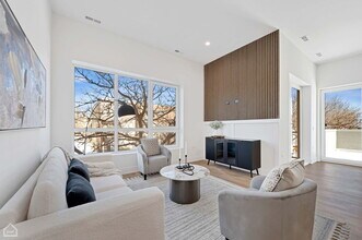 2127 W Madison St in Chicago, IL - Building Photo - Building Photo