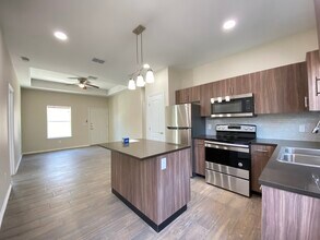 1806 W Broome St, Unit 2 in Edinburg, TX - Building Photo - Building Photo
