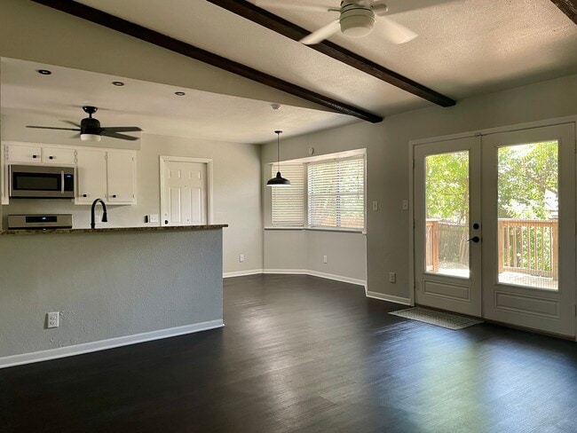 6717 Tulsa Cove in Austin, TX - Foto de edificio - Building Photo