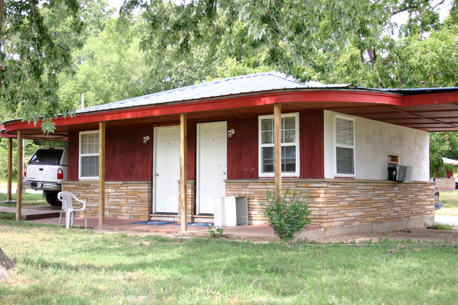 1301 Old Hwy 37 in Cassville, MO - Building Photo - Building Photo