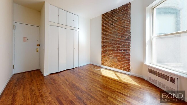 214 E 85th St in New York, NY - Building Photo - Building Photo
