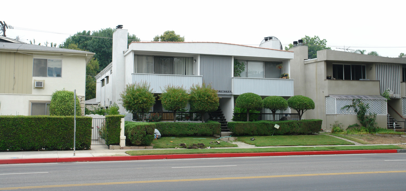 4209 Whitsett Ave in Studio City, CA - Building Photo