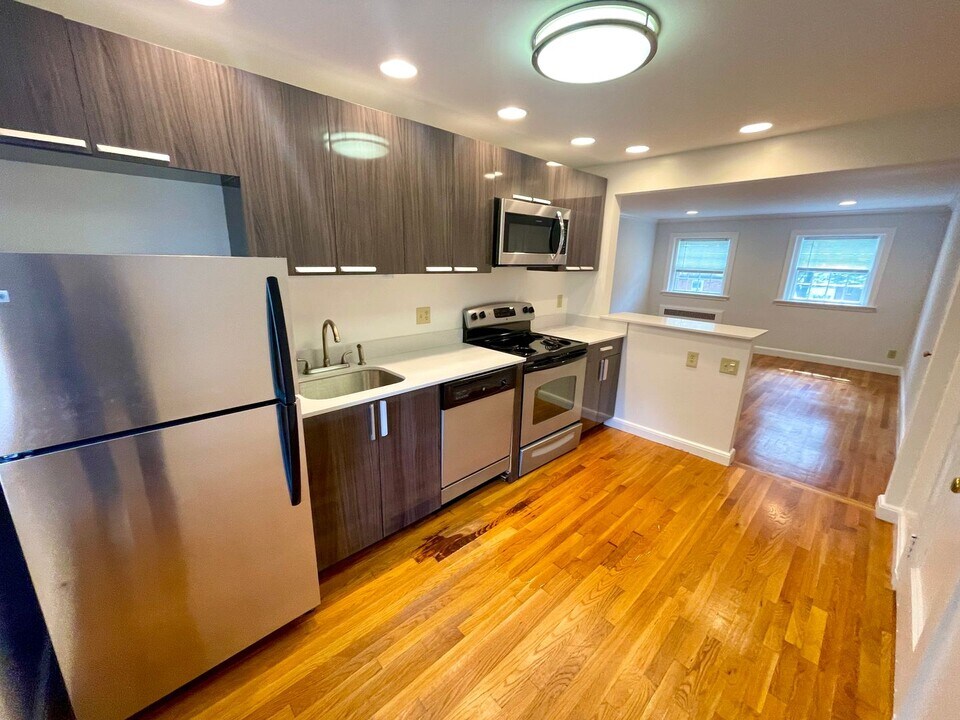 75 Wyman St in Newton, MA - Building Photo
