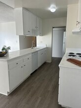 10200 De Soto Ave in Los Angeles, CA - Foto de edificio - Building Photo