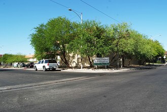 Orland Gardens in Las Vegas, NV - Building Photo - Building Photo