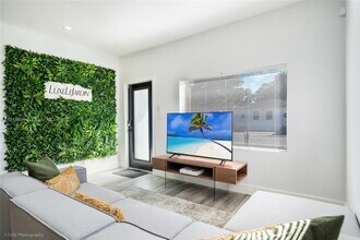 1747 NW 45th St in Miami, FL - Building Photo - Building Photo