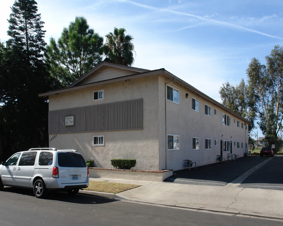 15091-15101 Pacific St in Midway City, CA - Building Photo