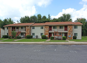 Running Brook Apartments in Tuscaloosa, AL - Foto de edificio - Building Photo