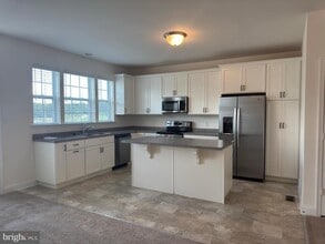 214 Grv Vw Dr in Hockessin, DE - Building Photo - Building Photo