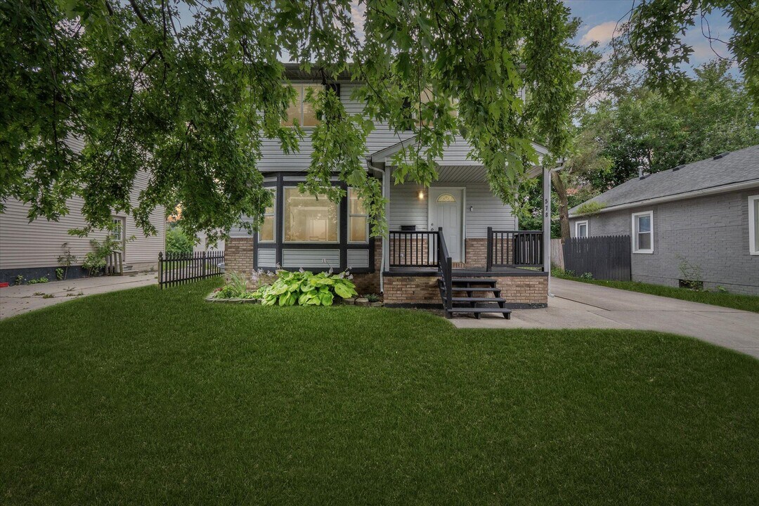 578 E Mahan Ave in Hazel Park, MI - Building Photo
