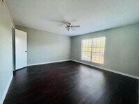 4444 Victory Dr photo'