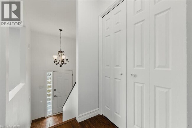 310 Southill Dr in Kitchener, ON - Building Photo - Building Photo