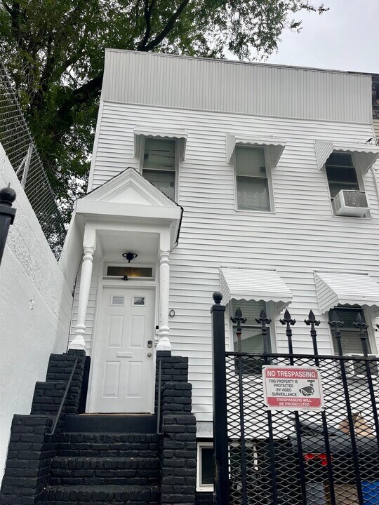 30 Prescott St in Jersey City, NJ - Building Photo