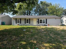 72 W Adams Dr in Sauget, IL - Building Photo