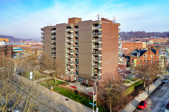 West Park Court in Pittsburgh, PA - Building Photo - Primary Photo