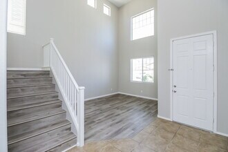 545 E Navajo Trail in San Tan Valley, AZ - Foto de edificio - Building Photo