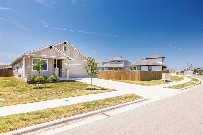 115 Big Cypress Byu Rd in Hutto, TX - Foto de edificio - Building Photo