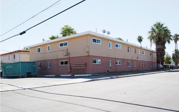 2101 Sunrise Ave in Las Vegas, NV - Foto de edificio - Building Photo