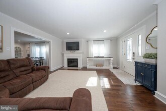 227 E Hathaway Ln in Havertown, PA - Building Photo - Building Photo