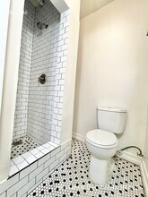 410 S Lake St in Los Angeles, CA - Building Photo - Building Photo