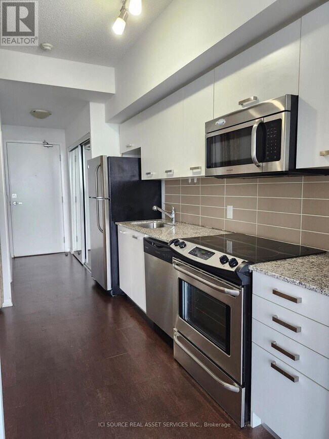 property at 832-4832 Bay St.