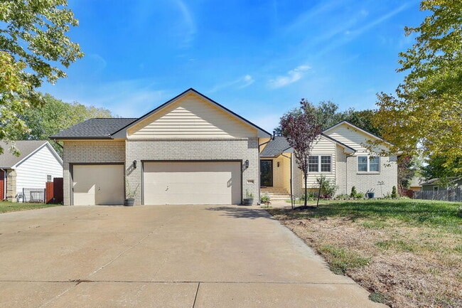 1230 S Ridgehurst Cir in Wichita, KS - Building Photo - Building Photo