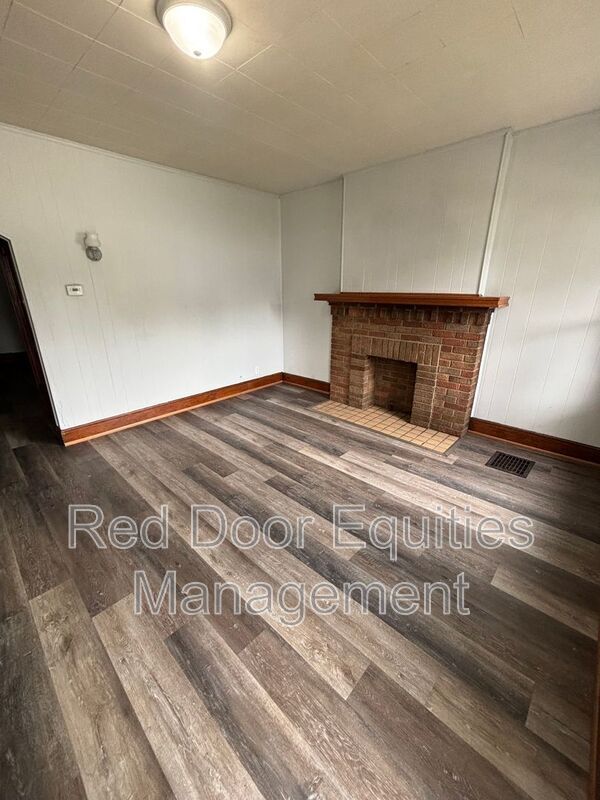 property at 405 W Wheeling St