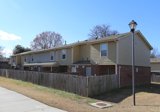 Villas at the Dome in Atlanta, GA - Building Photo - Building Photo