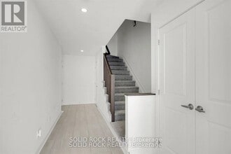 574 Tahoe Hts in Ottawa, ON - Building Photo - Building Photo