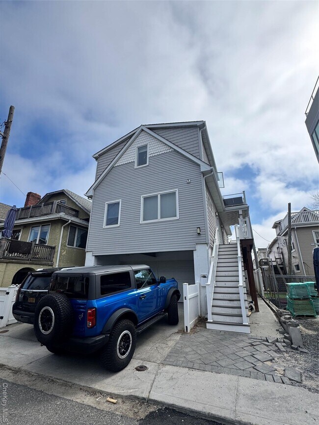 16 Florida St in Long Beach, NY - Building Photo - Building Photo