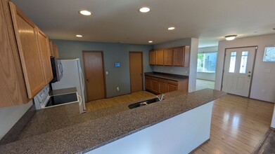 1717 Duncan Ave in Dupont, WA - Building Photo - Building Photo