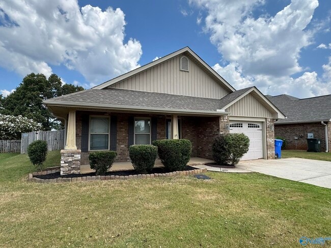 24707 Rolling Vista Dr in Athens, AL - Foto de edificio - Building Photo