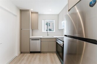 400 Waterway Dr S in Lantana, FL - Building Photo - Building Photo