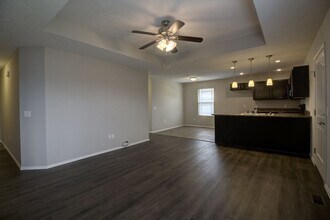 5592 W Longleaf Dr in Springfield, MO - Building Photo - Building Photo