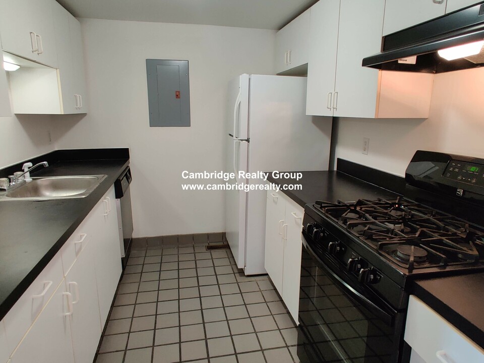 69 Fulkerson St, Unit 109A in Cambridge, MA - Building Photo