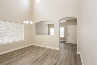 708 Fort Mandan Ct, Unit 1024 in North Las Vegas, NV - Foto de edificio - Building Photo