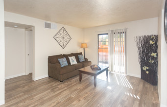 Entrada Pointe in Rio Rancho, NM - Building Photo - Interior Photo