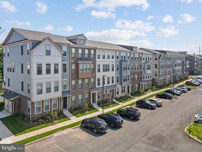 819 Ambrose Ln in Manassas Park, VA - Building Photo - Building Photo