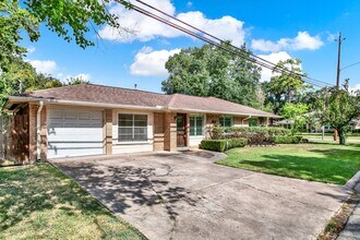 2003 Viking Dr in Houston, TX - Building Photo - Building Photo