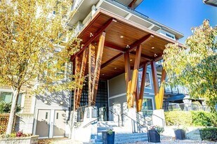 6688-6120 120 St in Surrey, BC - Building Photo