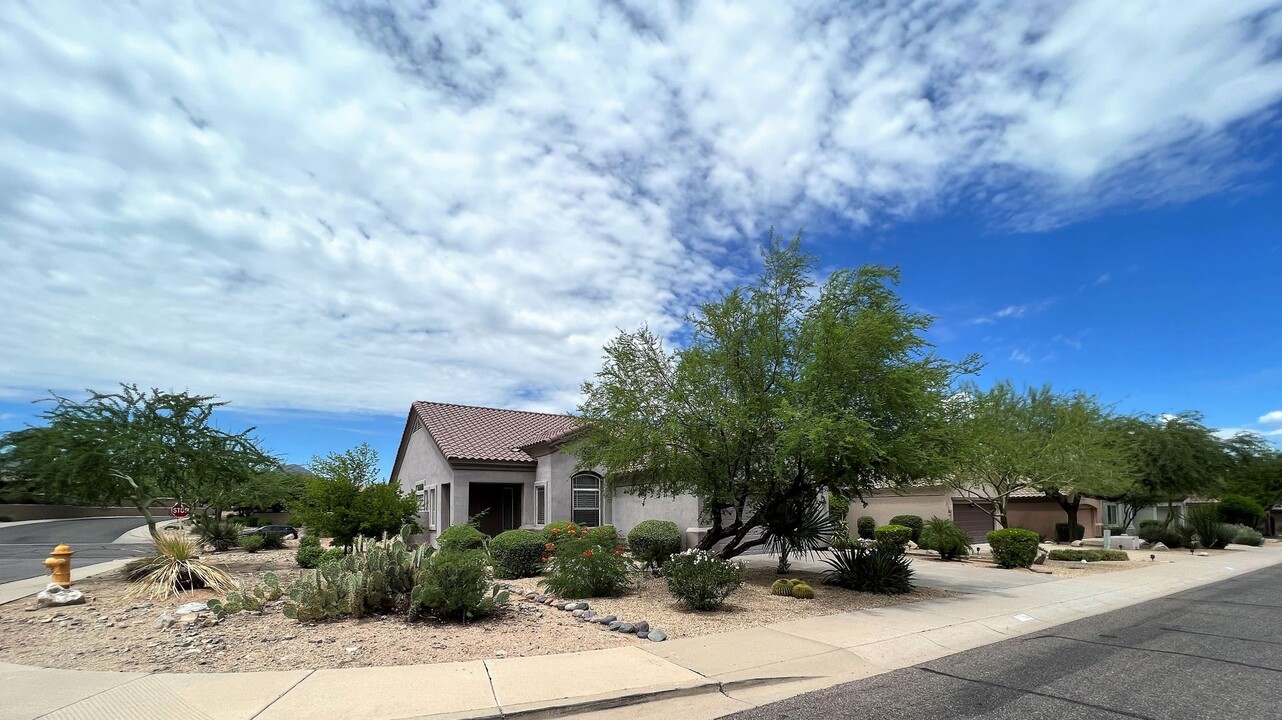 15704 E Yucca Dr in Fountain Hills, AZ - Foto de edificio