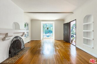 806 N Sweetzer Ave in Los Angeles, CA - Building Photo - Building Photo
