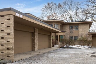 Golfview Apartments in Royal Oak, MI - Building Photo - Building Photo