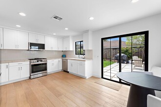 219-221 Monte Vista Ave in Costa Mesa, CA - Building Photo - Building Photo