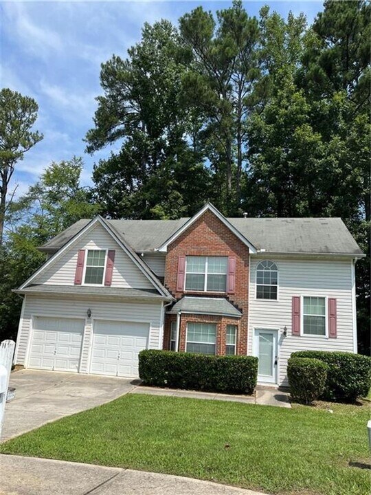 6968 Foxmoor Way in Douglasville, GA - Foto de edificio