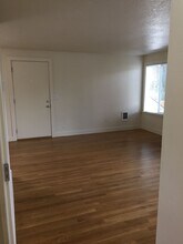 2801 N Ainsworth St in Portland, OR - Building Photo - Building Photo