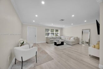 11401 SW 81st Rd in Miami, FL - Building Photo - Building Photo